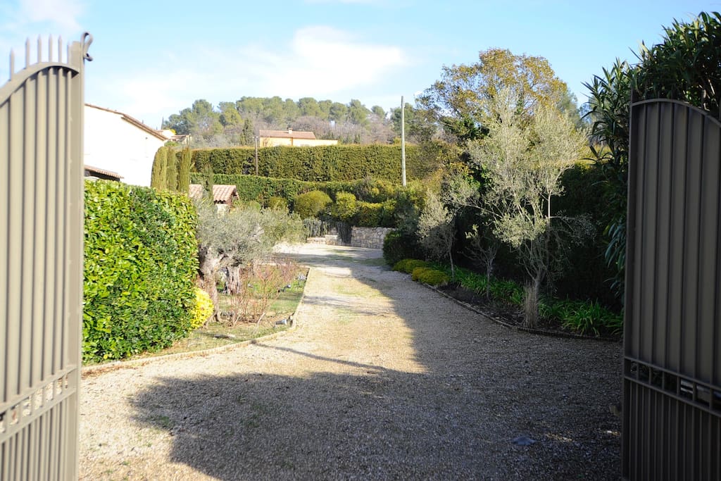 Entrance + gate
