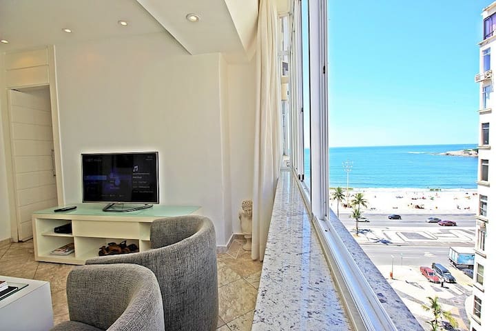 Apartment overlooking the sea, close to Ipanema