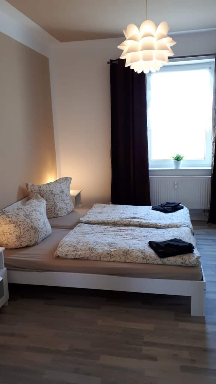 Chumba cha kulala kilicho na dirisha na mwonekano wa Ziwa Wend