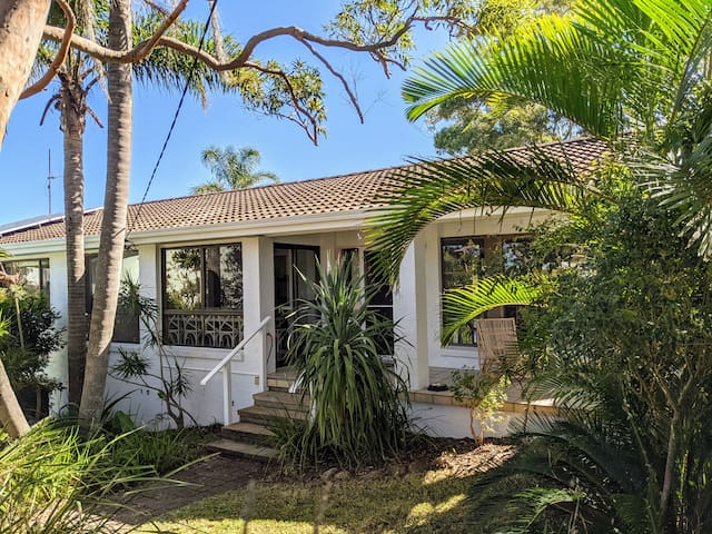 Pink Palms Beach House – Pets | Value | Fun