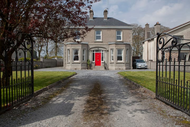 A delightful detached cottage near to the medieval heritage town of Athenry. Athenry 6 miles. Hogans Irish Cottages rating: Athenry Castle dates from the 13th century and retains a three storey tower which now houses an exhibition area. but are based on uniquely identifying your browser and internet device. A Country View Cottage | Athenry, County Galway | Mira | Self