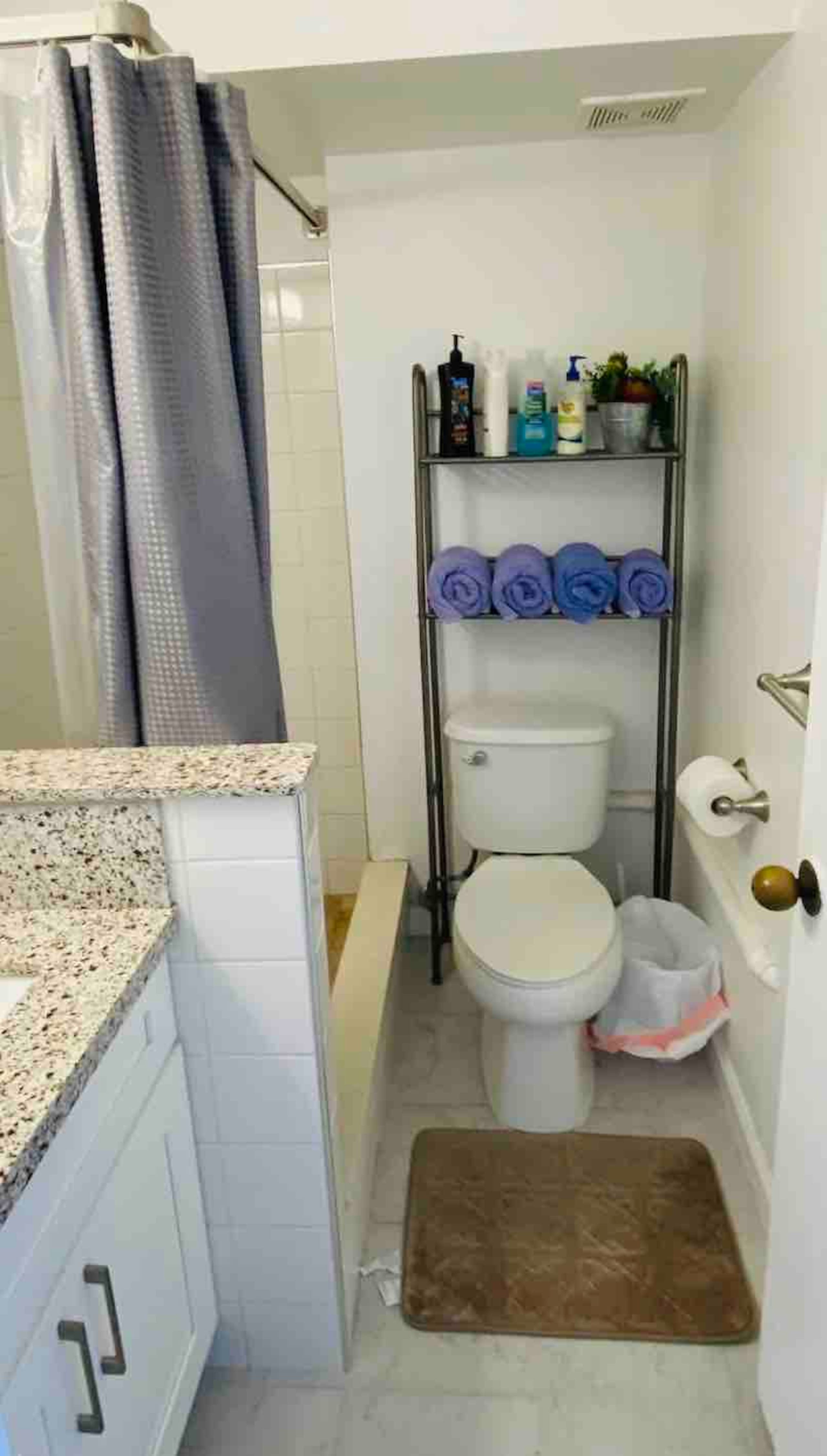 Condo in Honolulu · ★4.58 · 2 bedrooms · 3 beds · 2 baths - Image 15