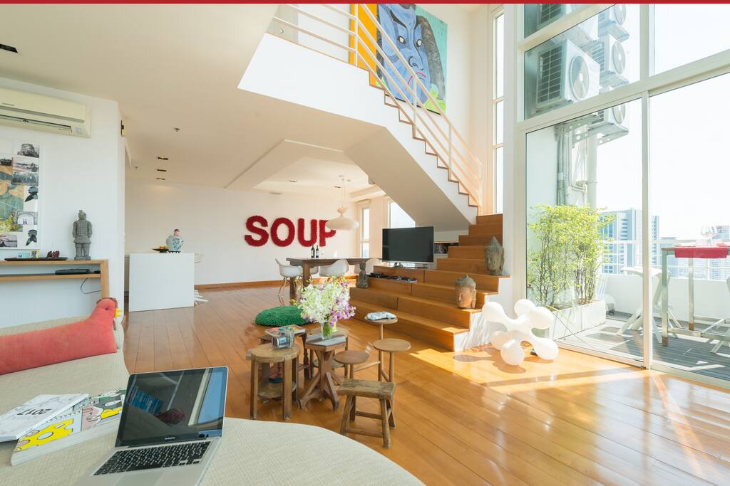 the living area with breathtaking views from 30 th floor......