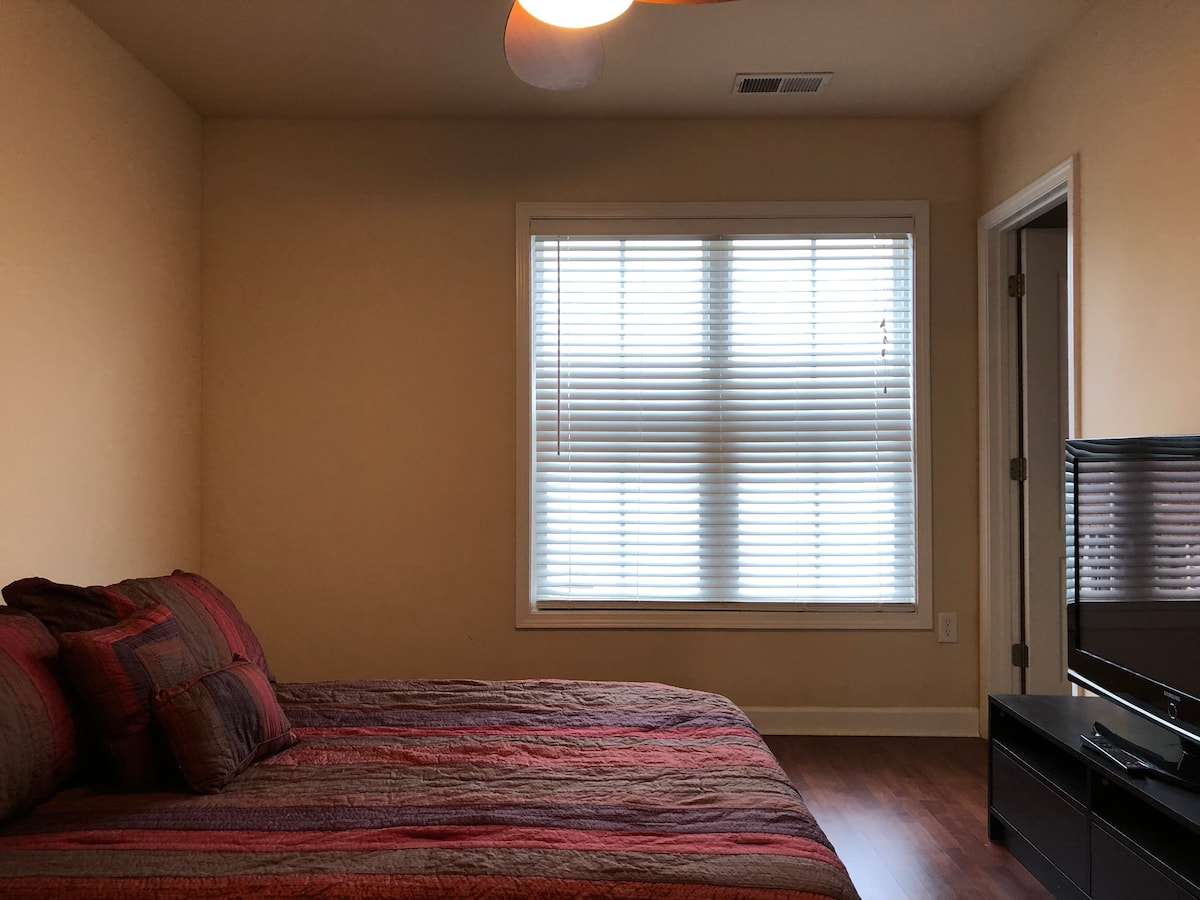 أحضر ضيفًا واستمتع بالجناح الثاني أيضًا. 