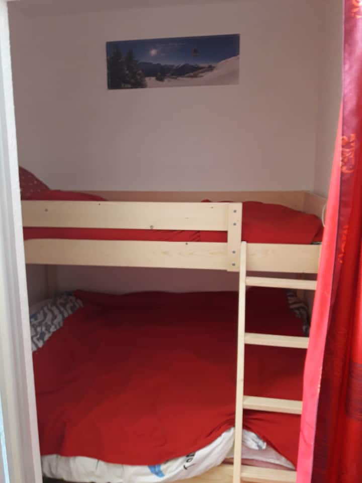 qoshe mali 1 krevat 140 dhe 1 krevat 90