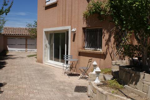 Independent studio in villa