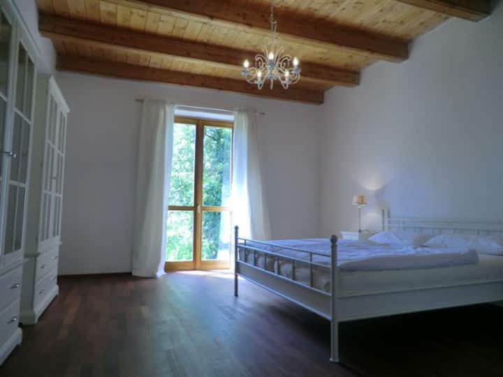 Hier word je wakker met uitzicht op de rivier de Tanaro 