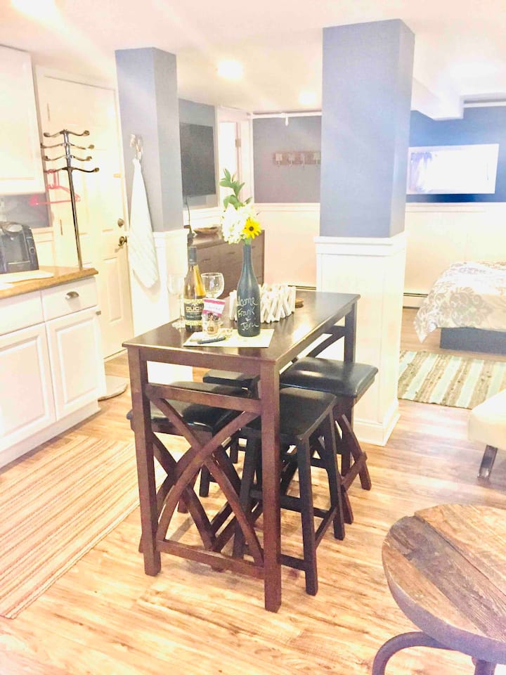 Cozy Efficiency, Downtown Saratoga - Saratoga Springs, NY