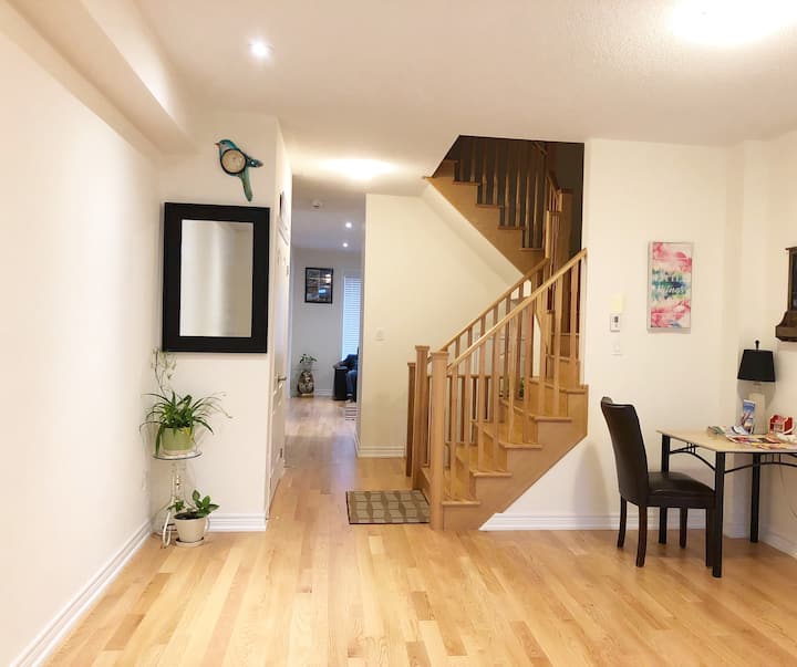 Clean and Spacious 3bdrm Family home in Markham! Townhouses for Rent