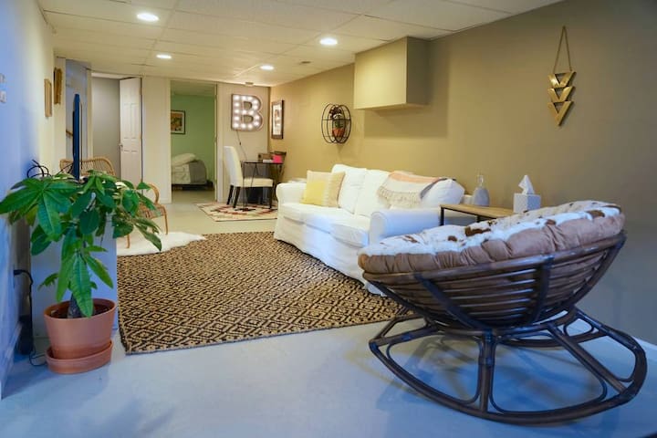 Central, Cozy, Clean and Private 2bd/1Ba Apt.