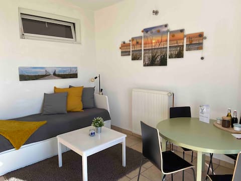 Leistungsstarkes Airbnb: Fröötbarg cozy with lake view grasslands pet in Fuhlendorf