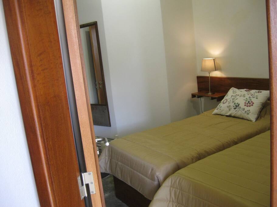 Quarto com 2 camas individuais