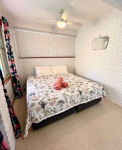 “River Palm” Spacious, private, riverside retreat. gallery image 4