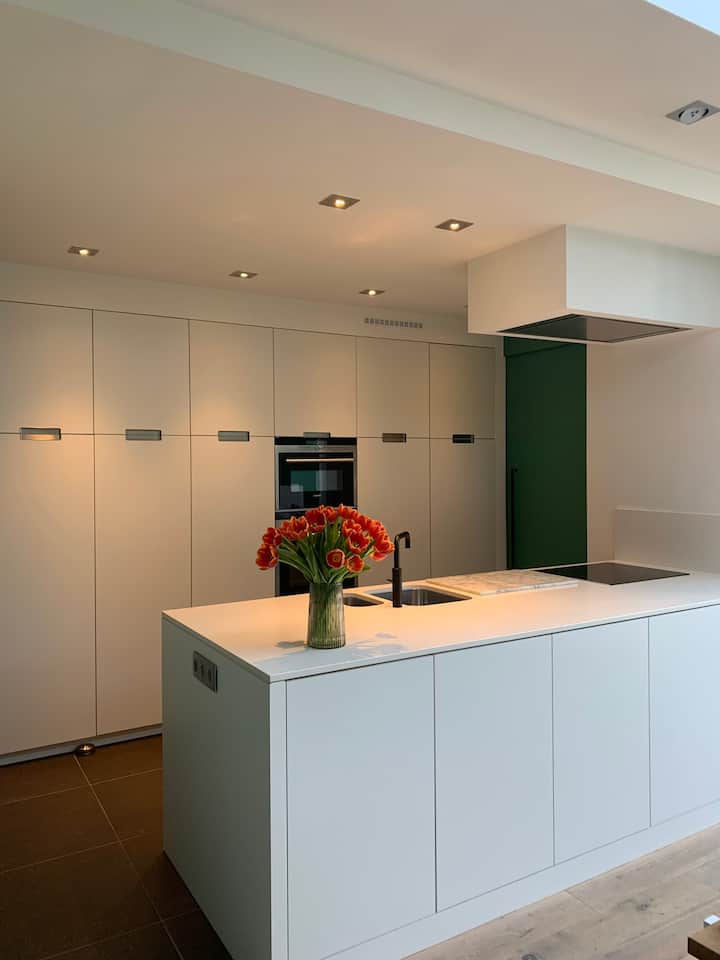 Lichtrijke Slaapkamer Met Ensuite Badkamer - Gand