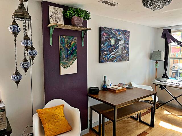 The Good Vibes House – Private shower per bedroom! gallery image 5