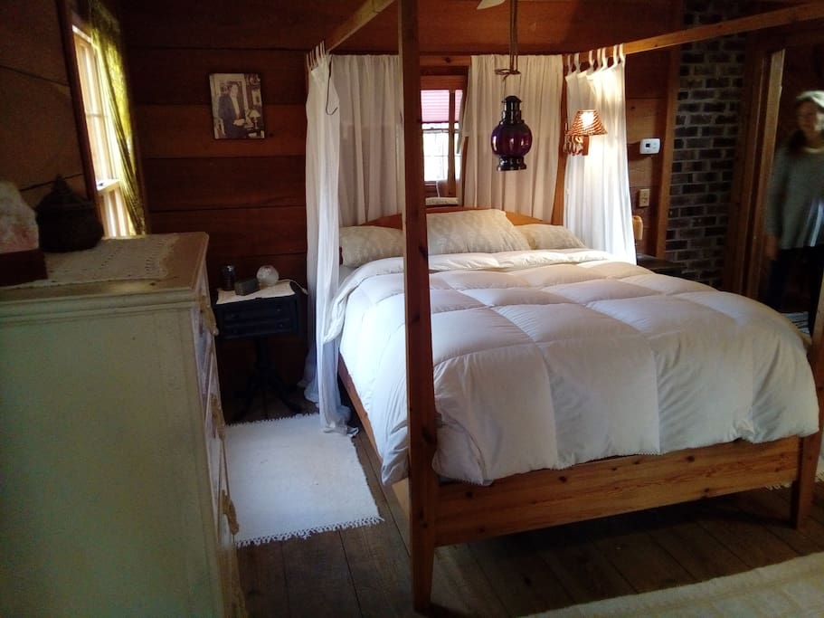 Main bedroom with queen bed