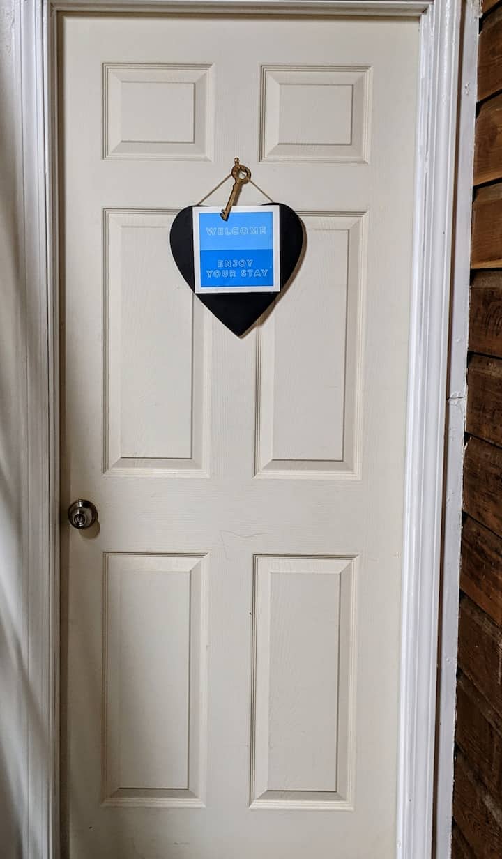 בתוך הכניסה ליחידה