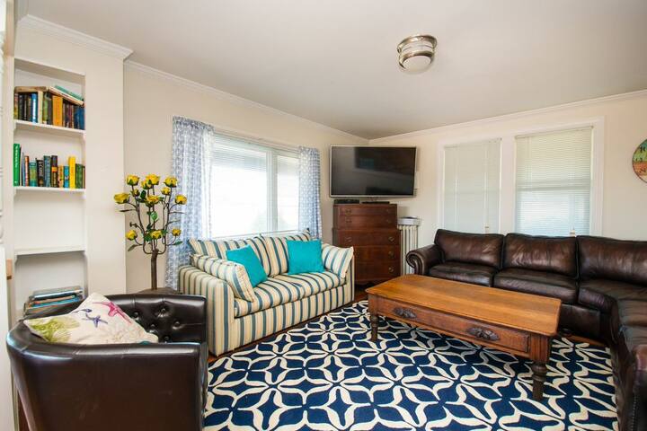 Beach View House steps to Beach-Newport 12 beds gallery image 4