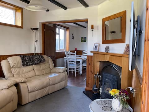 Successful Airbnb property: The Flottage. Cosy 2 bed apartment. in Purbeck