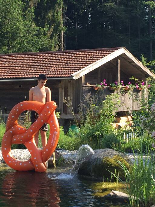 Alter Getreidekasten am Schwimmteich