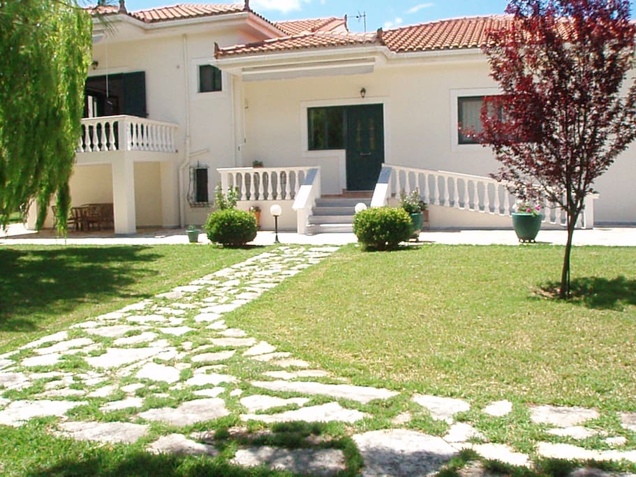 studios finikes main entrance