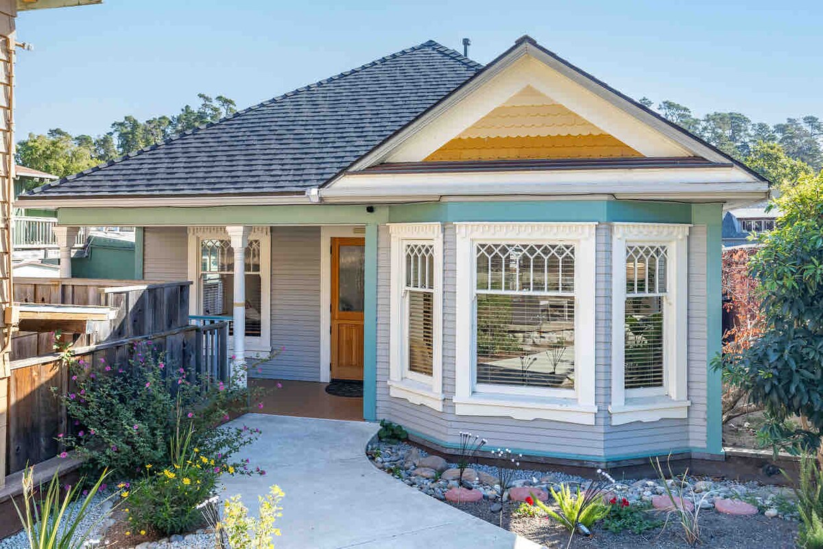 Traveler's Dream Cambria Victorian Cottage - Houses for Rent in