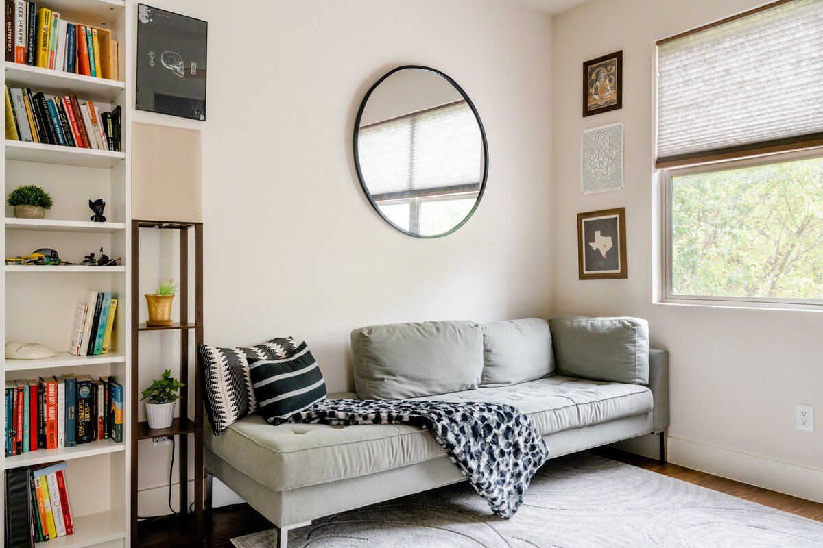 Inviting, Roomy Escape in Hip East Austin with a Garage Gym
