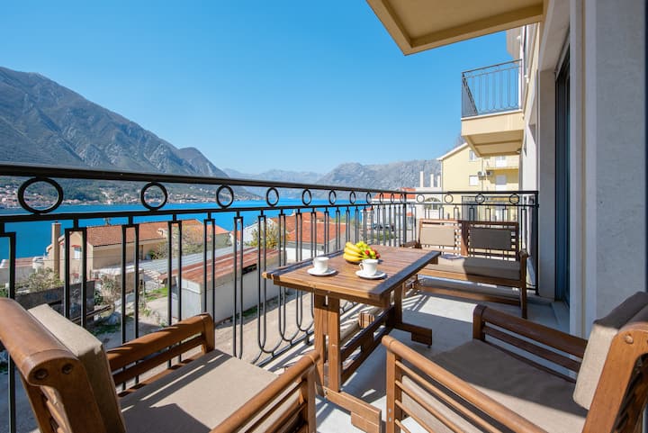 Stylish Family 2bd Residence With Seaview And Pool - Kotor