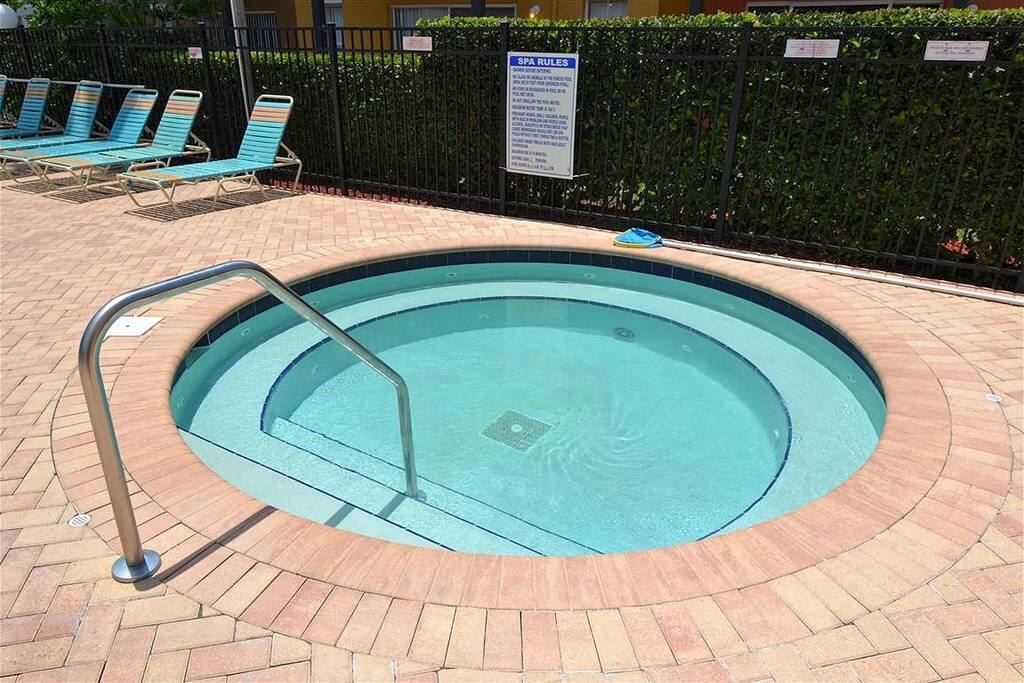 Jacuzzi Club House
