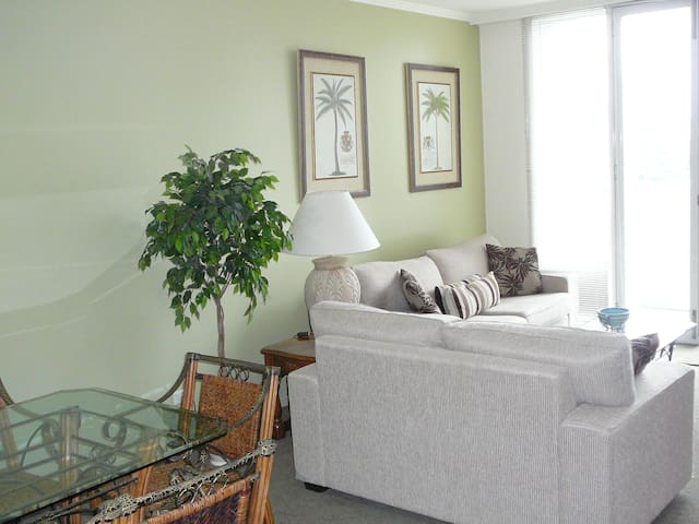 2 Bed, 2 Bath & 1 Car Park – Southgate Apartment