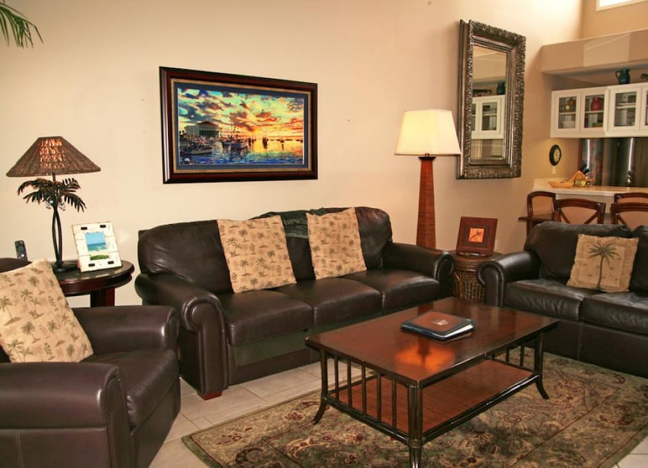 2-Hamilton Cove Villa 10-77_living room_0106