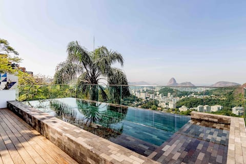 Wonderful villa with sea view pool.