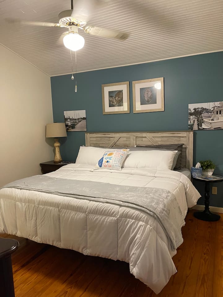 Master King Bed Suite