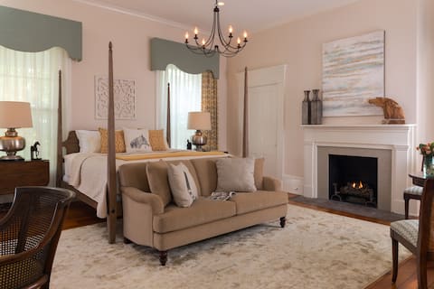 Oak Suite - Ashford Acres Inn
