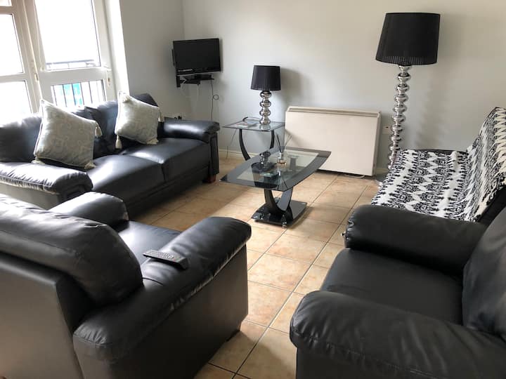 Bundoran Apartment Beside Beach Sleeps 5 - Bundoran