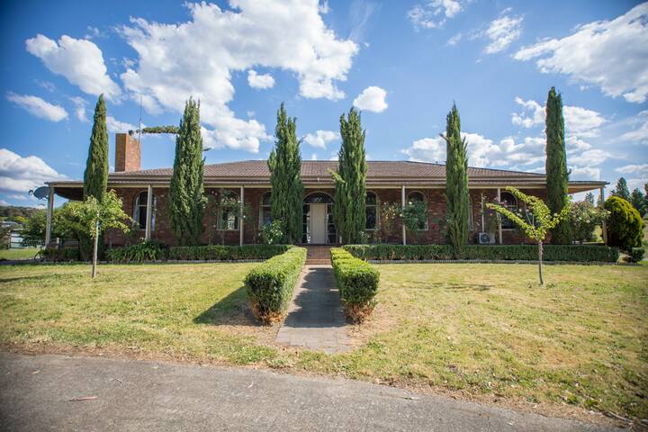 Yarra Valley Fruit Farm with solar heated pool. gallery image 2