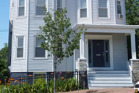 Peaceful Oasis on Munjoy Hill -1st flr/3BR+parking