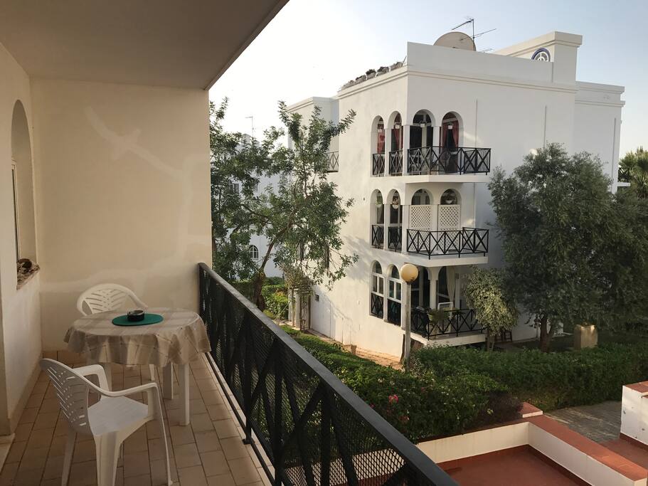 Lateral south balcony