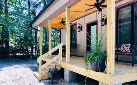 380 Guest House on East Main Street