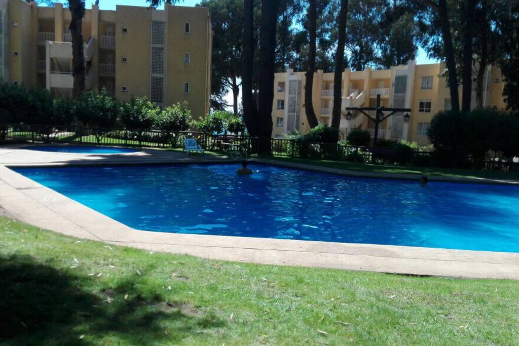 Una de las 4 piscinas del complejo, muy agradable, además cuenta con una pequeña para niños