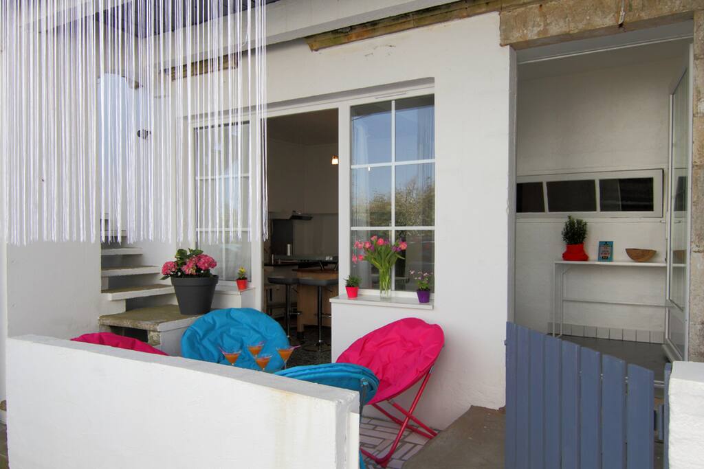 La terrasse et l'entrée