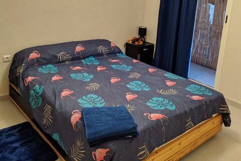 Cozy room with balcony + mountains view & Castle