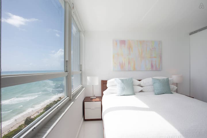 New 16th Floor Beachfront 180º Oceanview Apartment