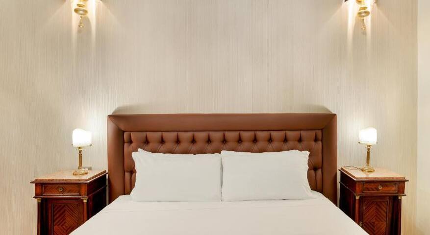 Pantheon Hedonism 3 Bedroom Apartment near Navona gallery image 4