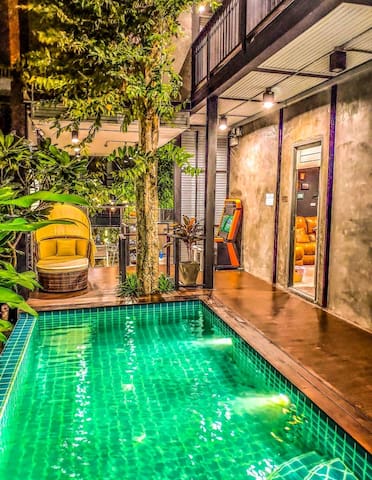 曼谷泳池别墅，4卧5卫，可住10人，近MRT，独栋