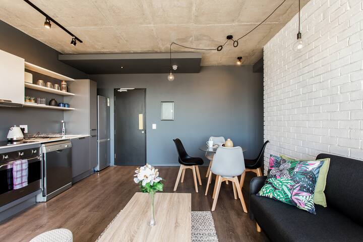 Trendy 2 bedroom Close to the City gallery image 5