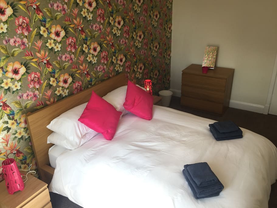 King sized bedroom