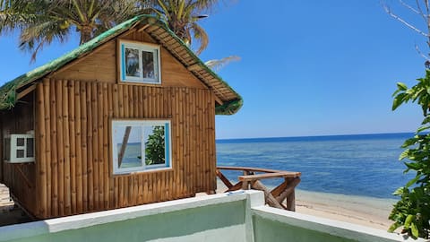 Seaside kubo, fast internet, AC and parking