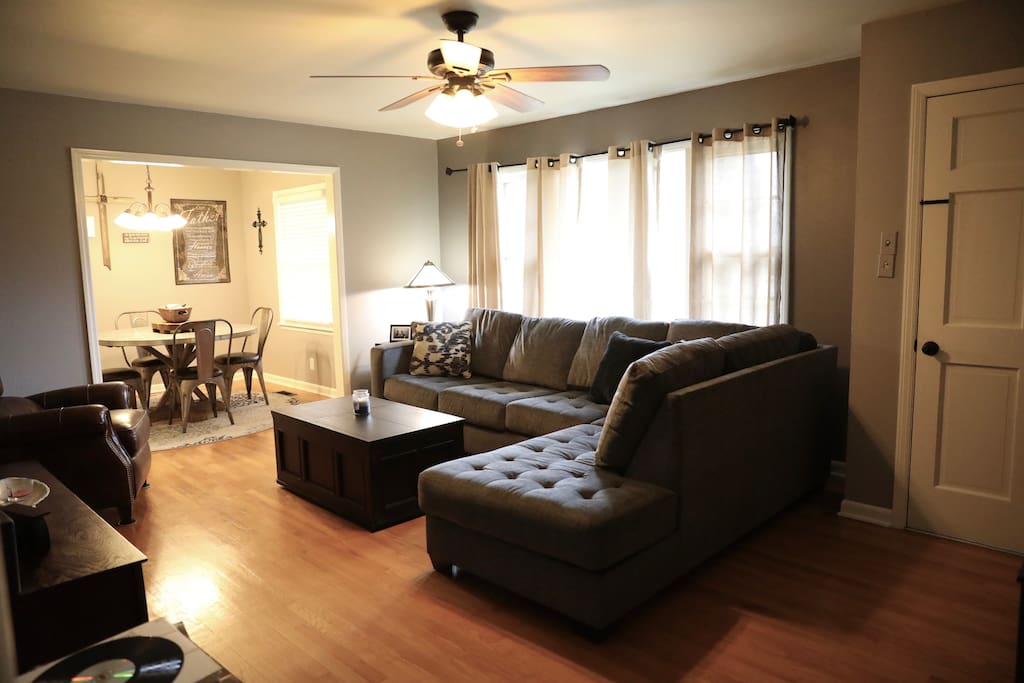Livingroom/Dining room view 2