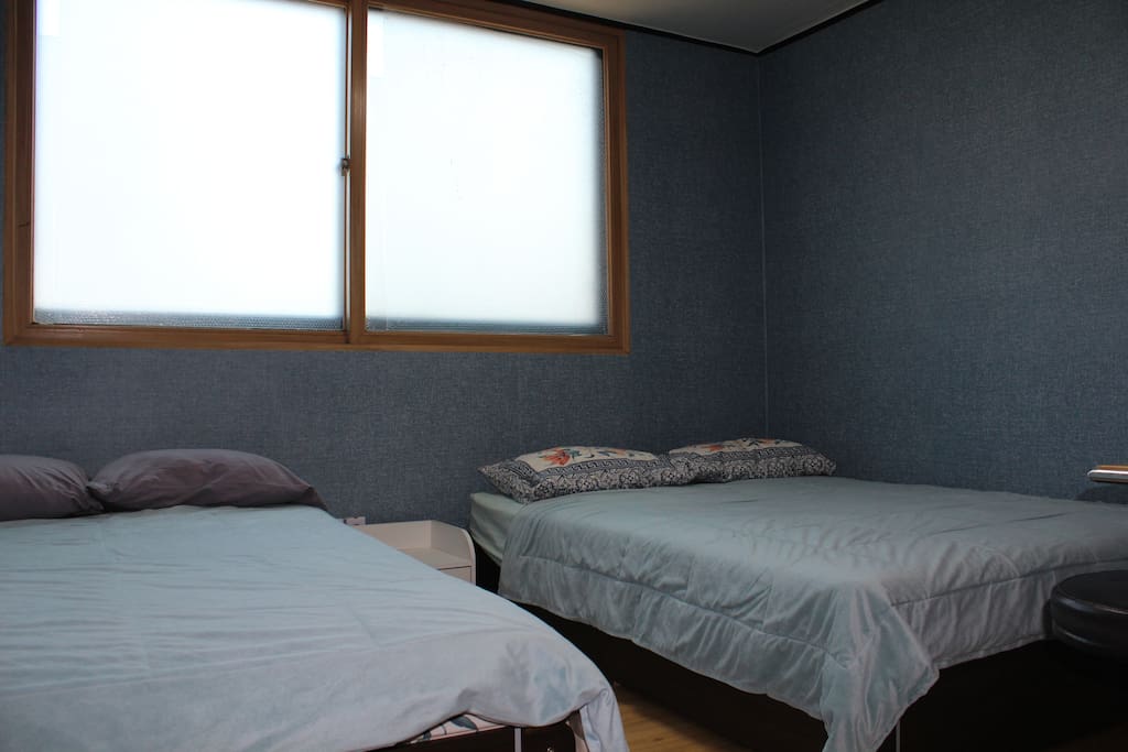bedroom II with 2 queen size beds